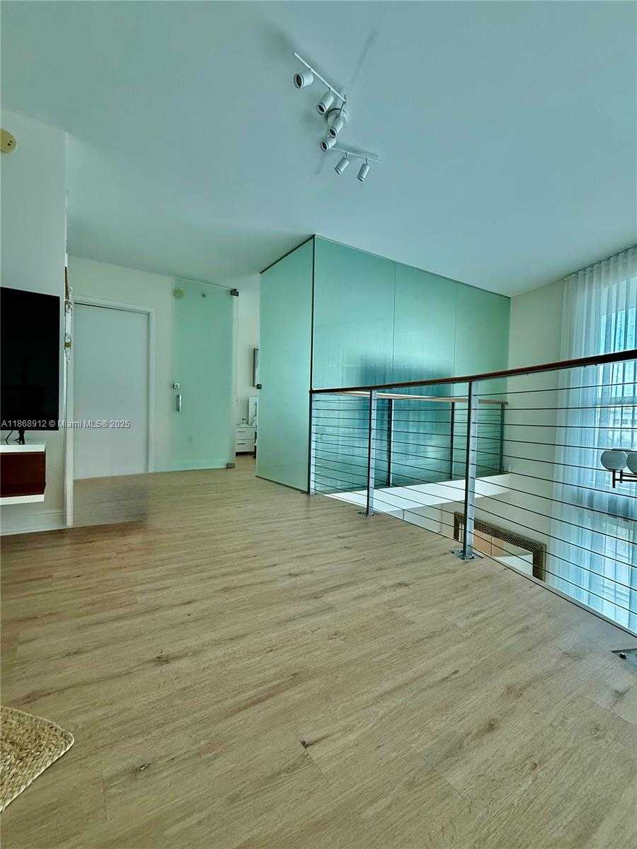 Small Image of 90 NW 3rd St, Miami, FL 33128, USA Number 14