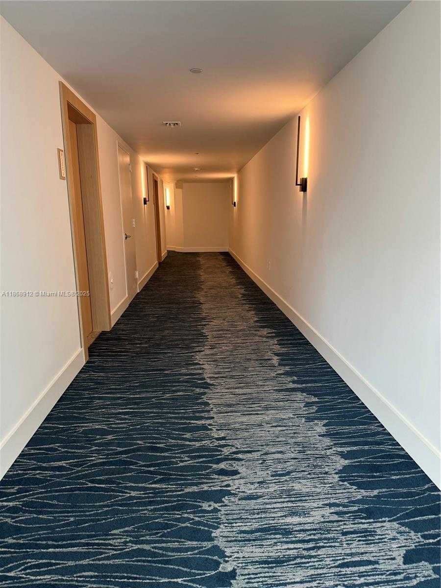 Small Image of 90 NW 3rd St, Miami, FL 33128, USA Number 26