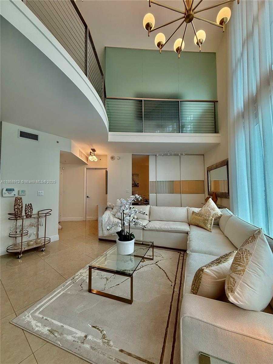 Small Image of 90 NW 3rd St, Miami, FL 33128, USA Number 3