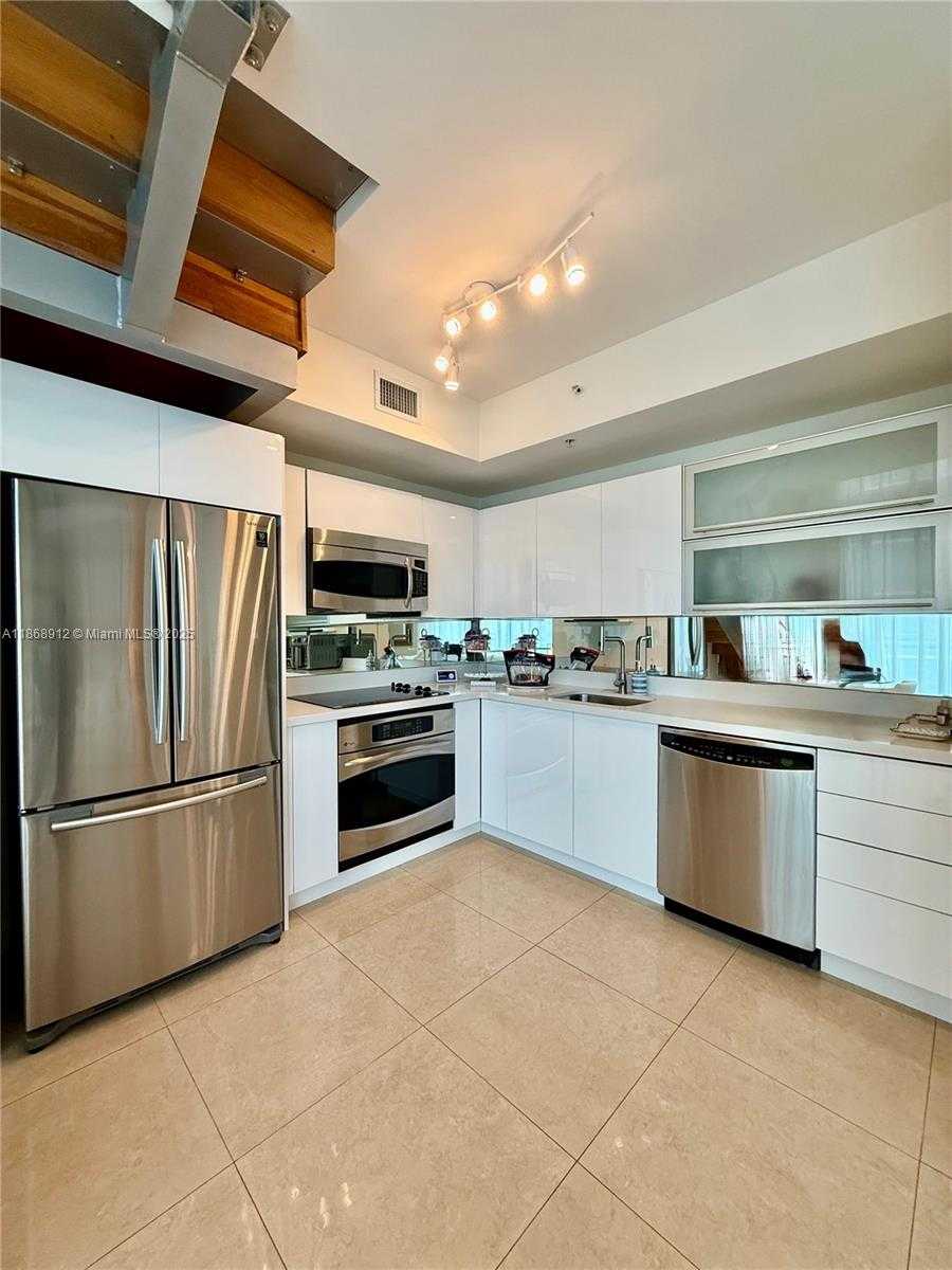 Small Image of 90 NW 3rd St, Miami, FL 33128, USA Number 4