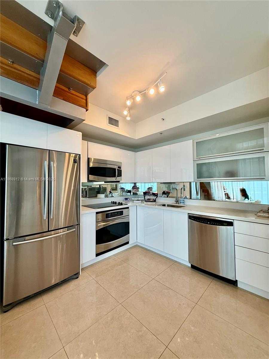 Small Image of 90 NW 3rd St, Miami, FL 33128, USA Number 6