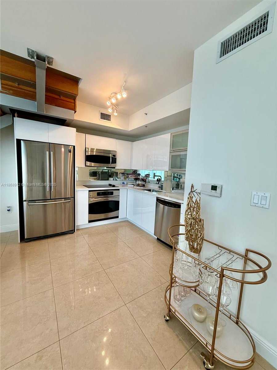 Small Image of 90 NW 3rd St, Miami, FL 33128, USA Number 7