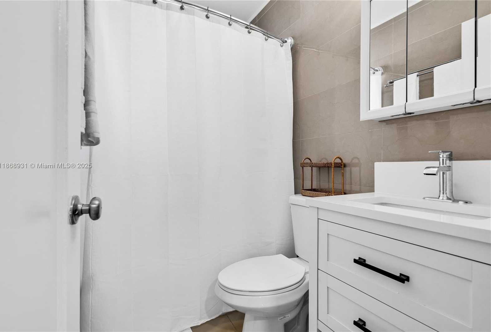 Small Image of 3 NAVARRE AVE #1, Coral Gables Number 14