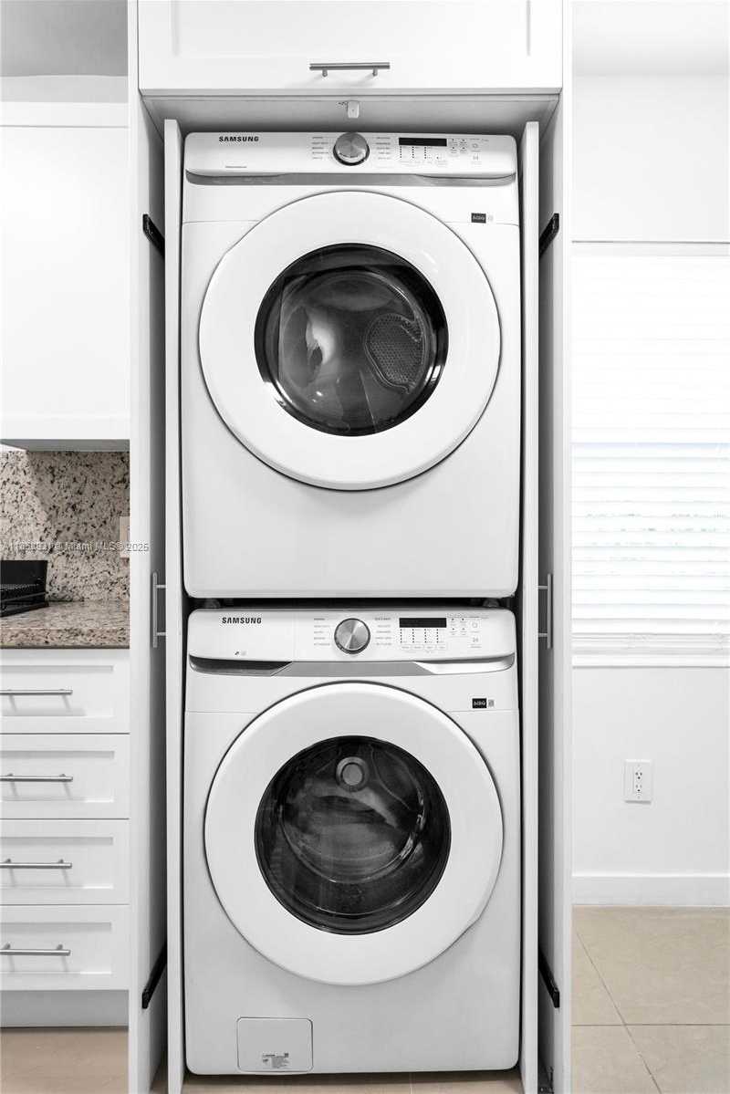 Small Image of 3 NAVARRE AVE #1, Coral Gables Number 16