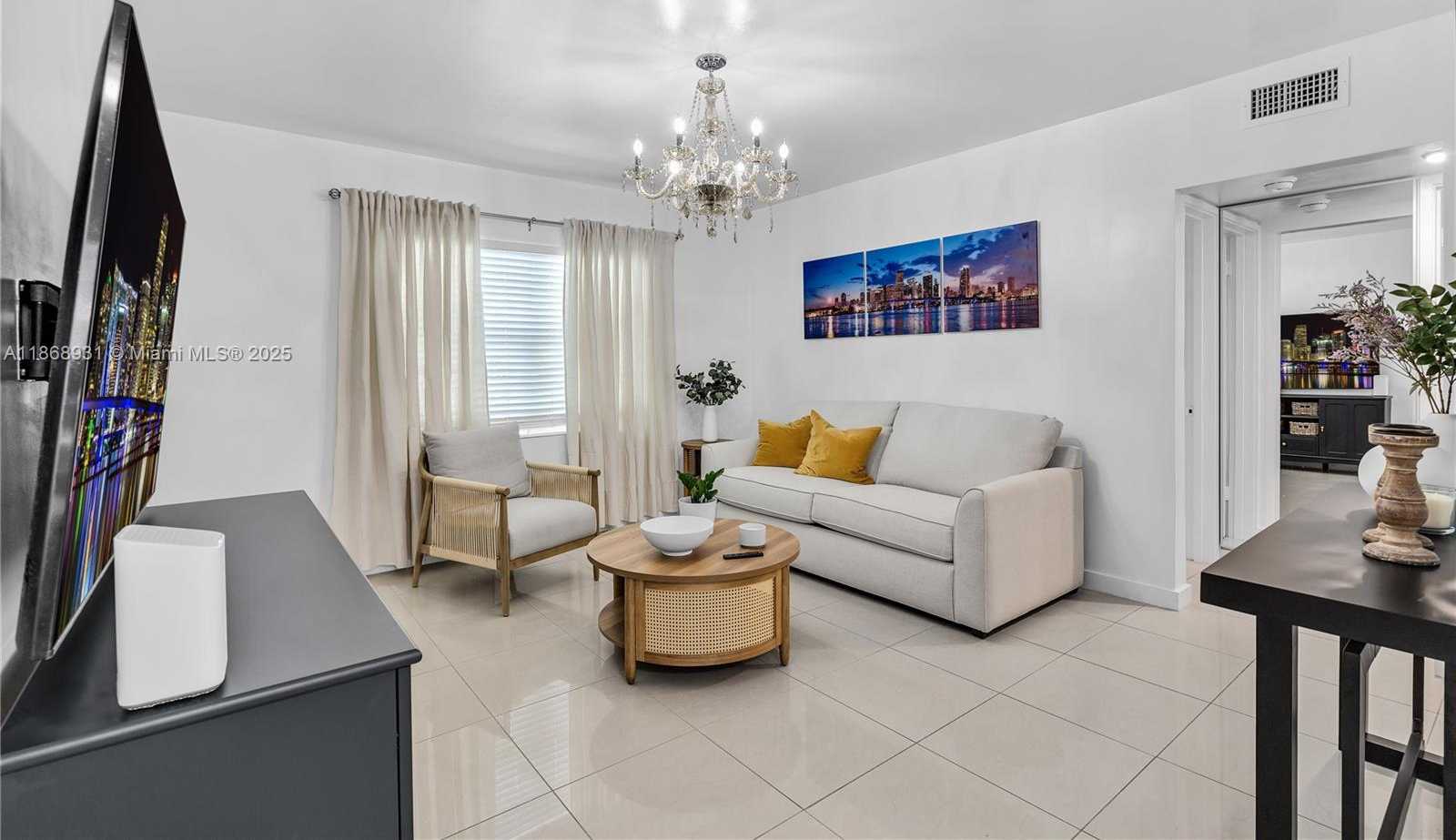 Small Image of 3 NAVARRE AVE #1, Coral Gables Number 2