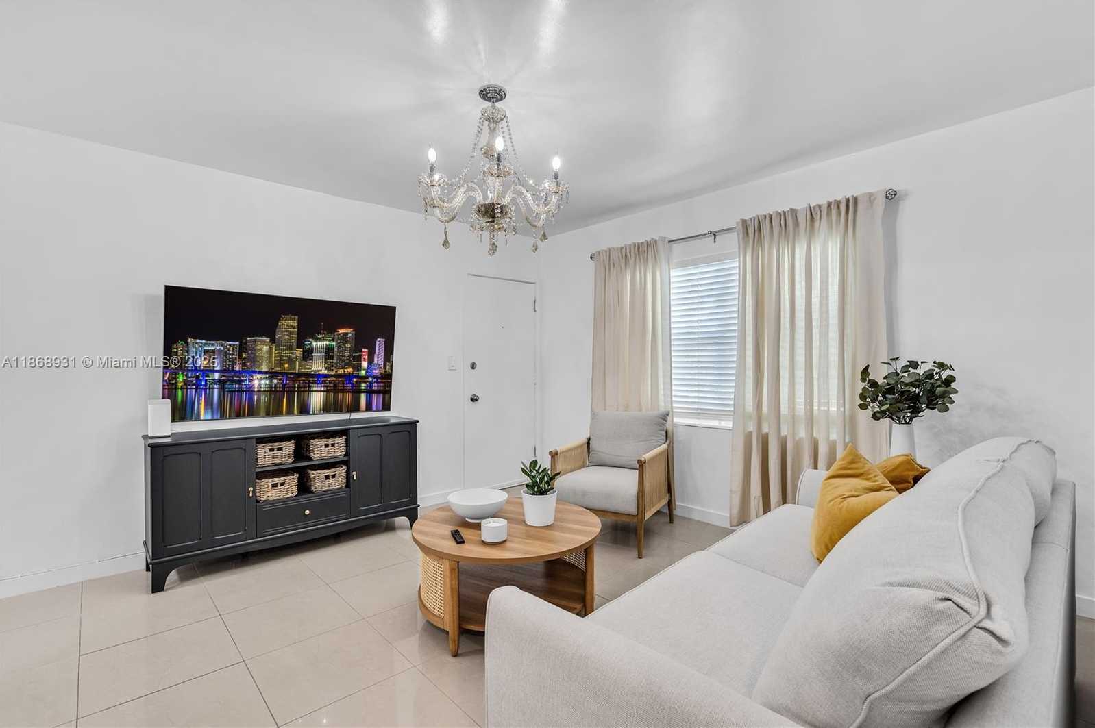 Small Image of 3 NAVARRE AVE #1, Coral Gables Number 3