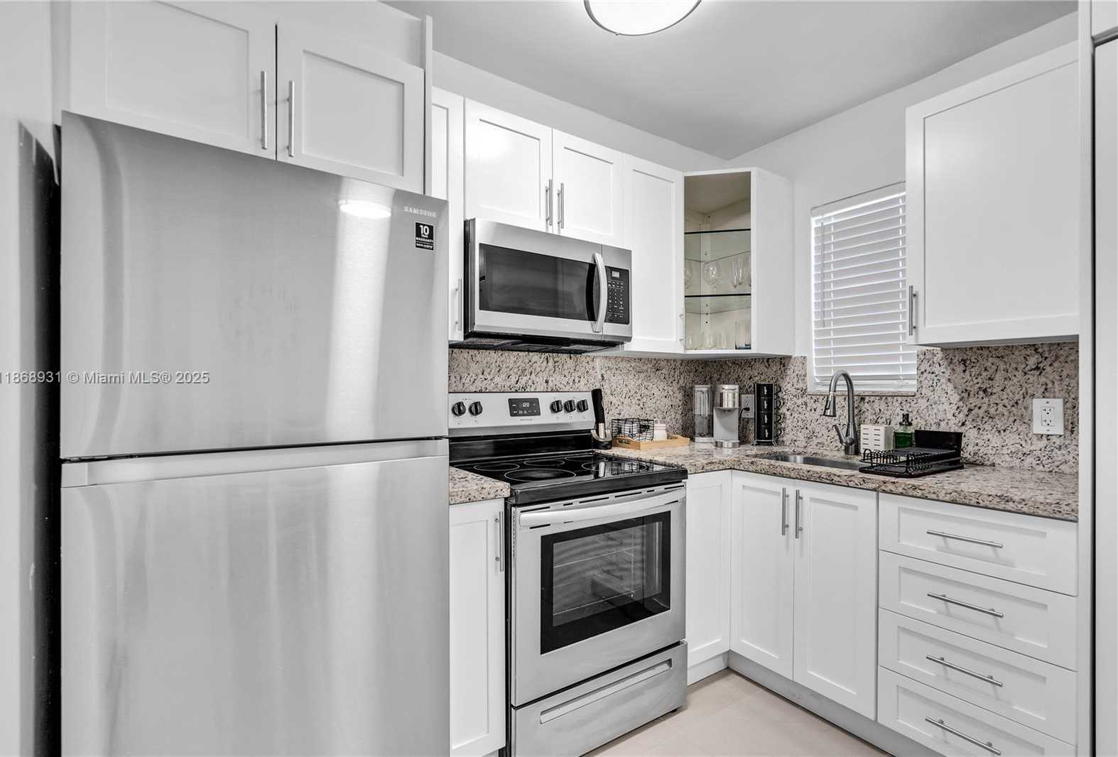 Small Image of 3 NAVARRE AVE #1, Coral Gables Number 6