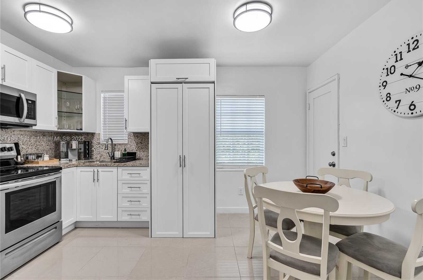 Small Image of 3 NAVARRE AVE #1, Coral Gables Number 7