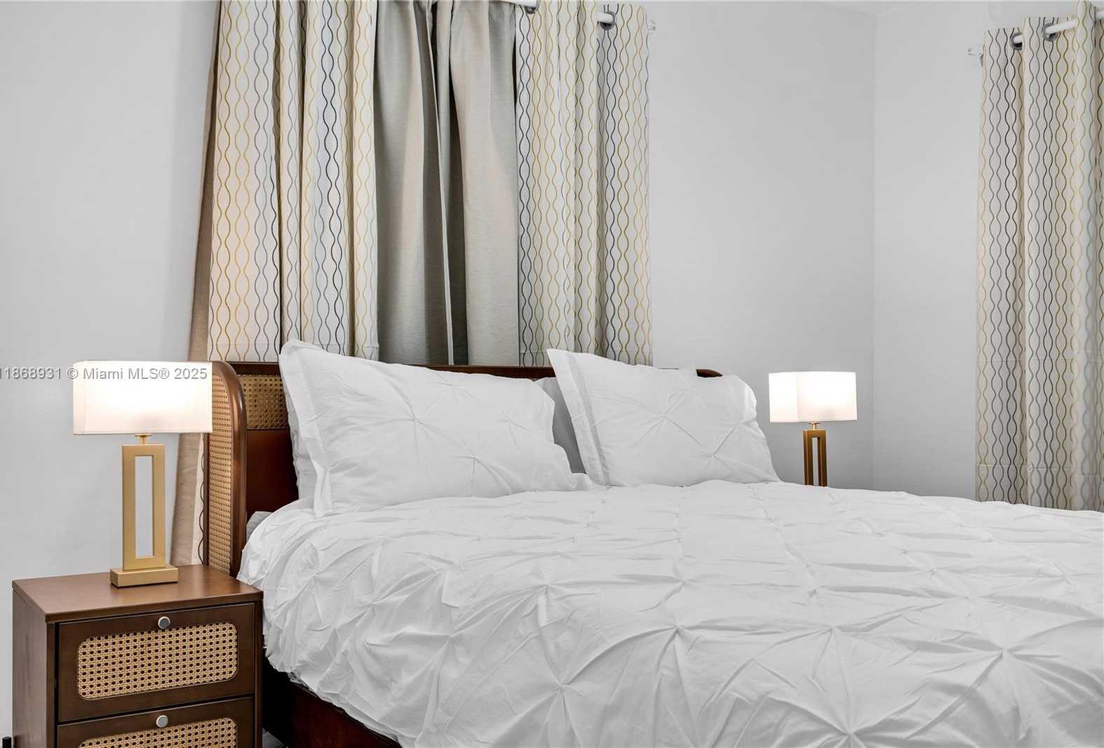 Small Image of 3 NAVARRE AVE #1, Coral Gables Number 9