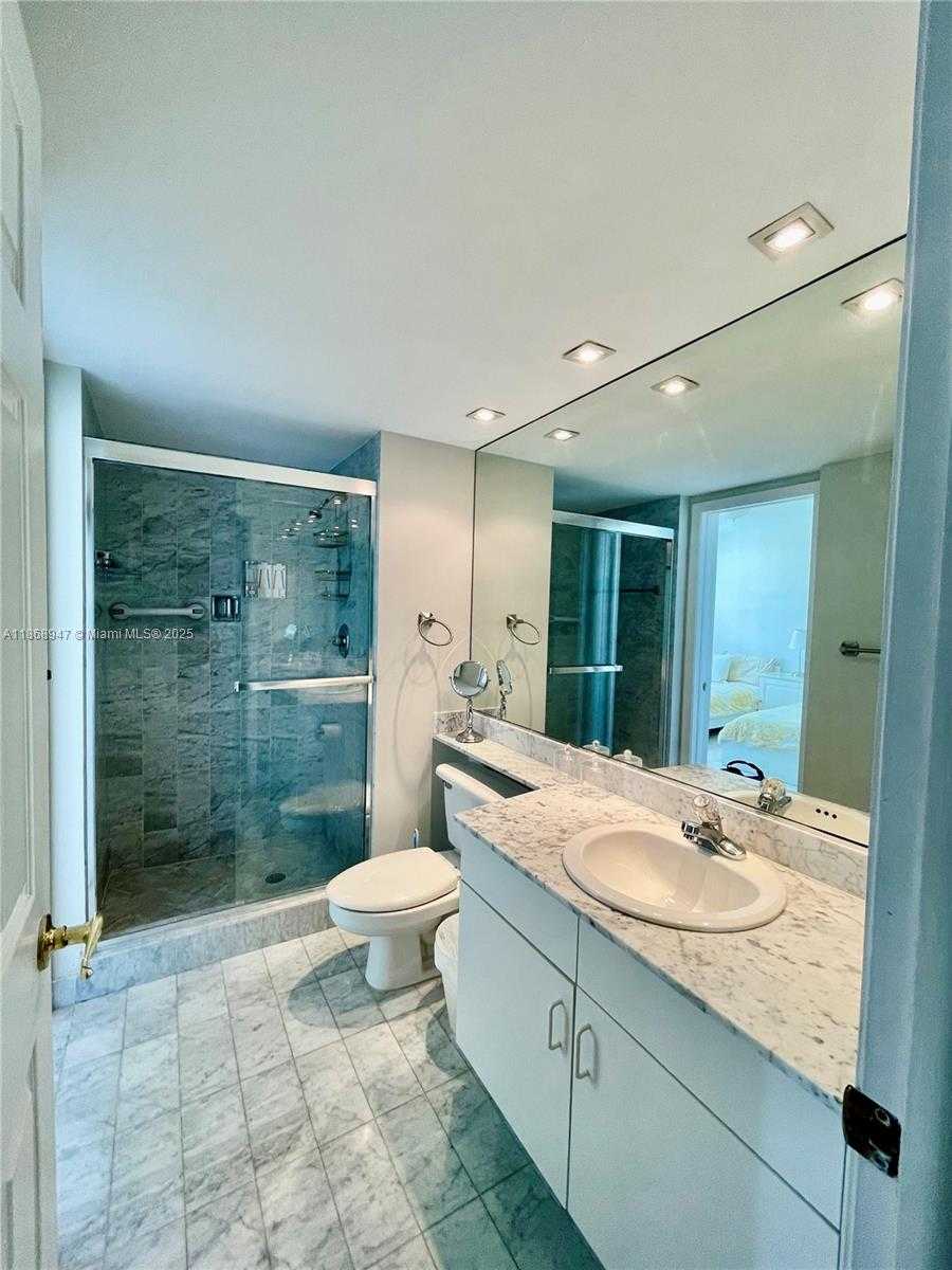 Small Image of 800 CLAUGHTON ISLAND DR #1701, Miami Number 10