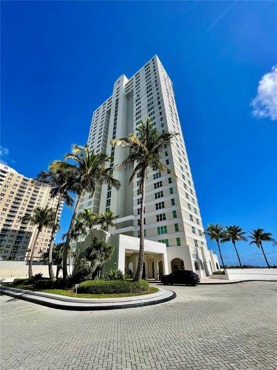 Small Image of 800 CLAUGHTON ISLAND DR #1701, Miami Number 17