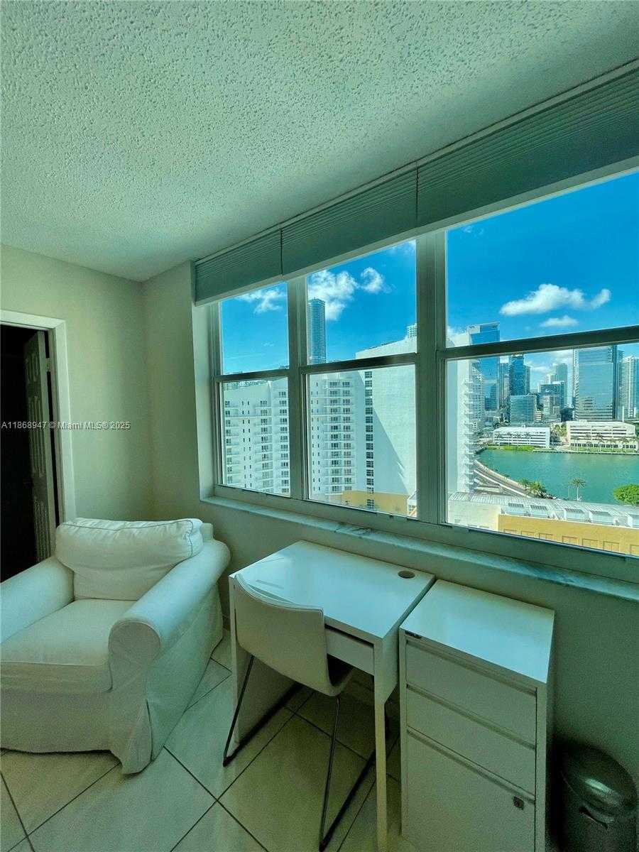 Small Image of 800 CLAUGHTON ISLAND DR #1701, Miami Number 5