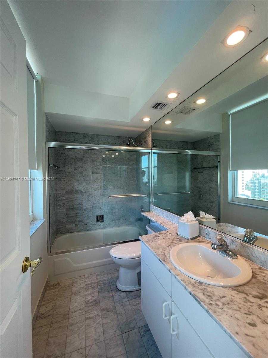 Small Image of 800 CLAUGHTON ISLAND DR #1701, Miami Number 8