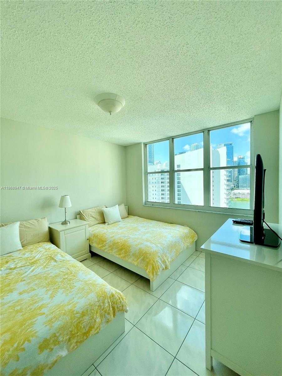 Small Image of 800 CLAUGHTON ISLAND DR #1701, Miami Number 9