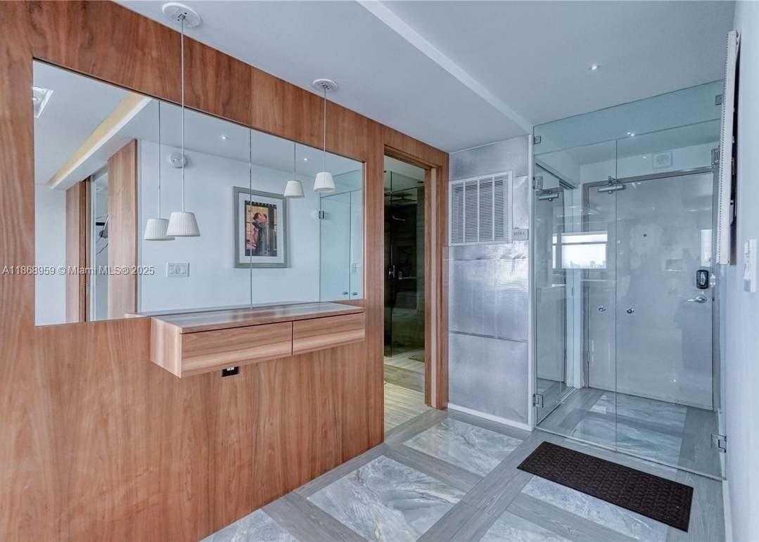 Small Image of 401 OCEAN DR #1103, Miami Beach Number 10