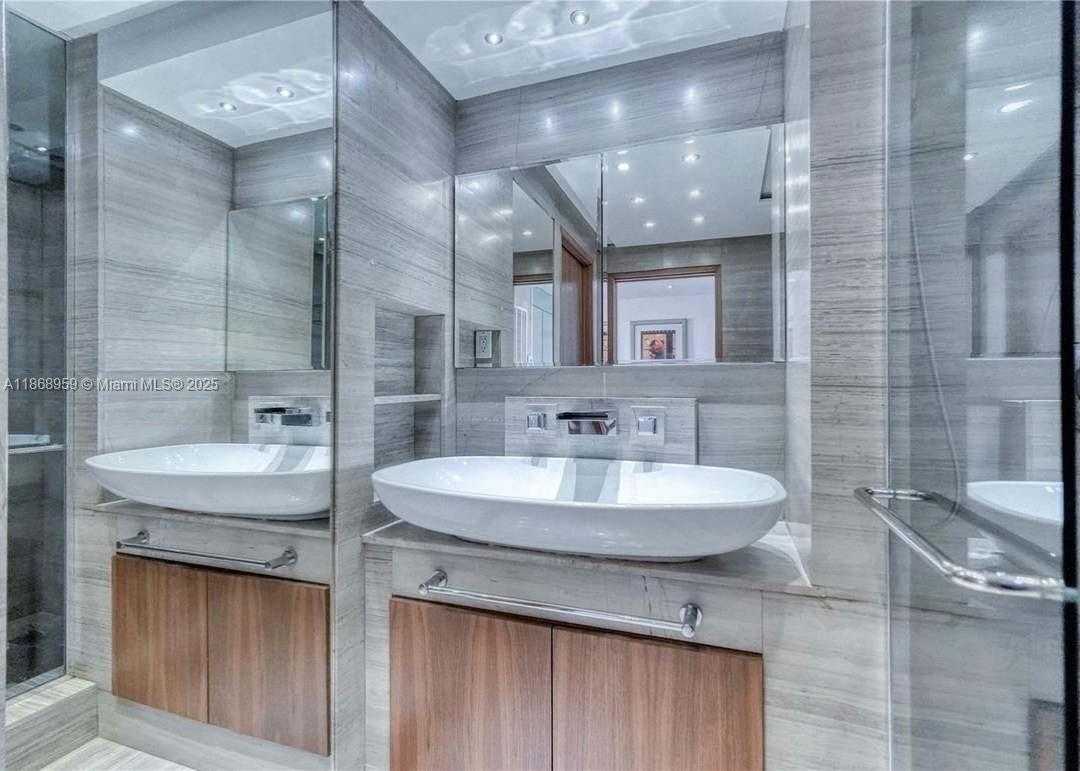 Small Image of 401 OCEAN DR #1103, Miami Beach Number 11