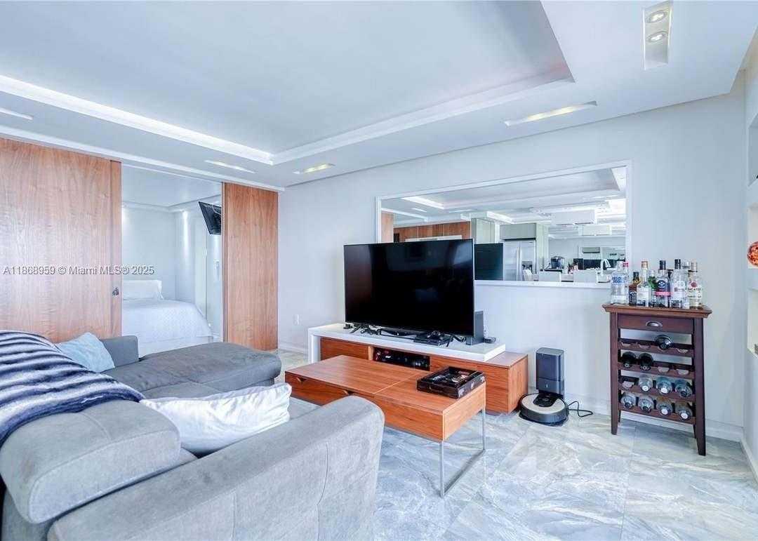 Small Image of 401 OCEAN DR #1103, Miami Beach Number 13