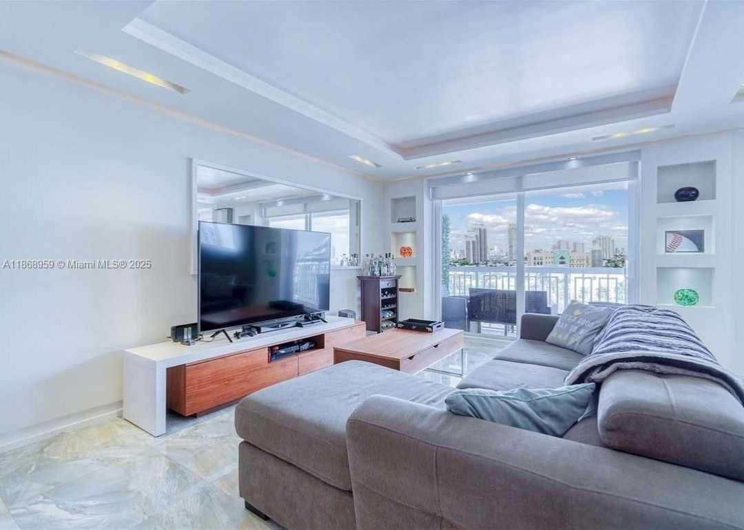 Small Image of 401 OCEAN DR #1103, Miami Beach Number 2
