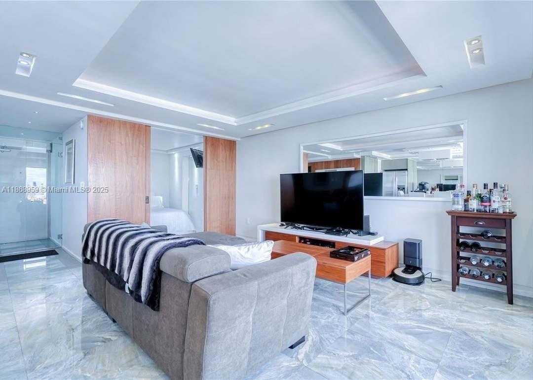 Small Image of 401 OCEAN DR #1103, Miami Beach Number 6