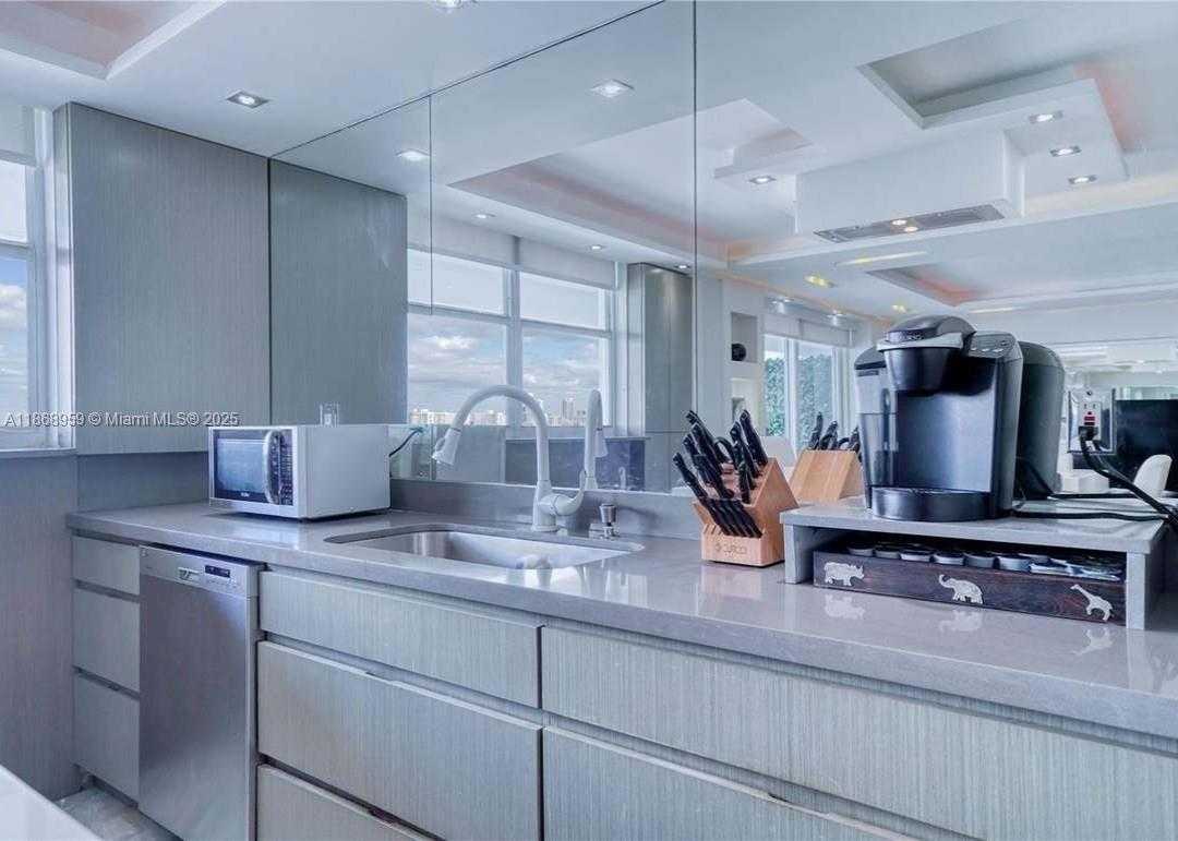 Small Image of 401 OCEAN DR #1103, Miami Beach Number 9