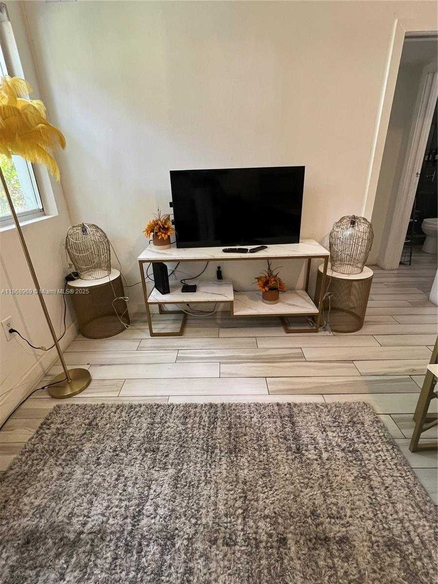 Small Image of 1560 MERIDIAN AVE #104, Miami Beach Number 4