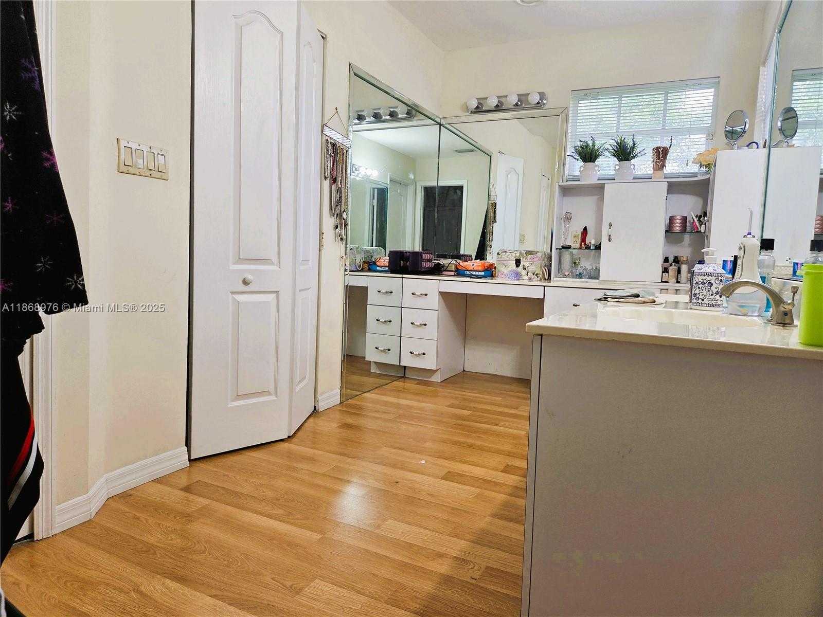 Small Image of 15591 SOUTH WEST 45TH TER, Miami Number 39