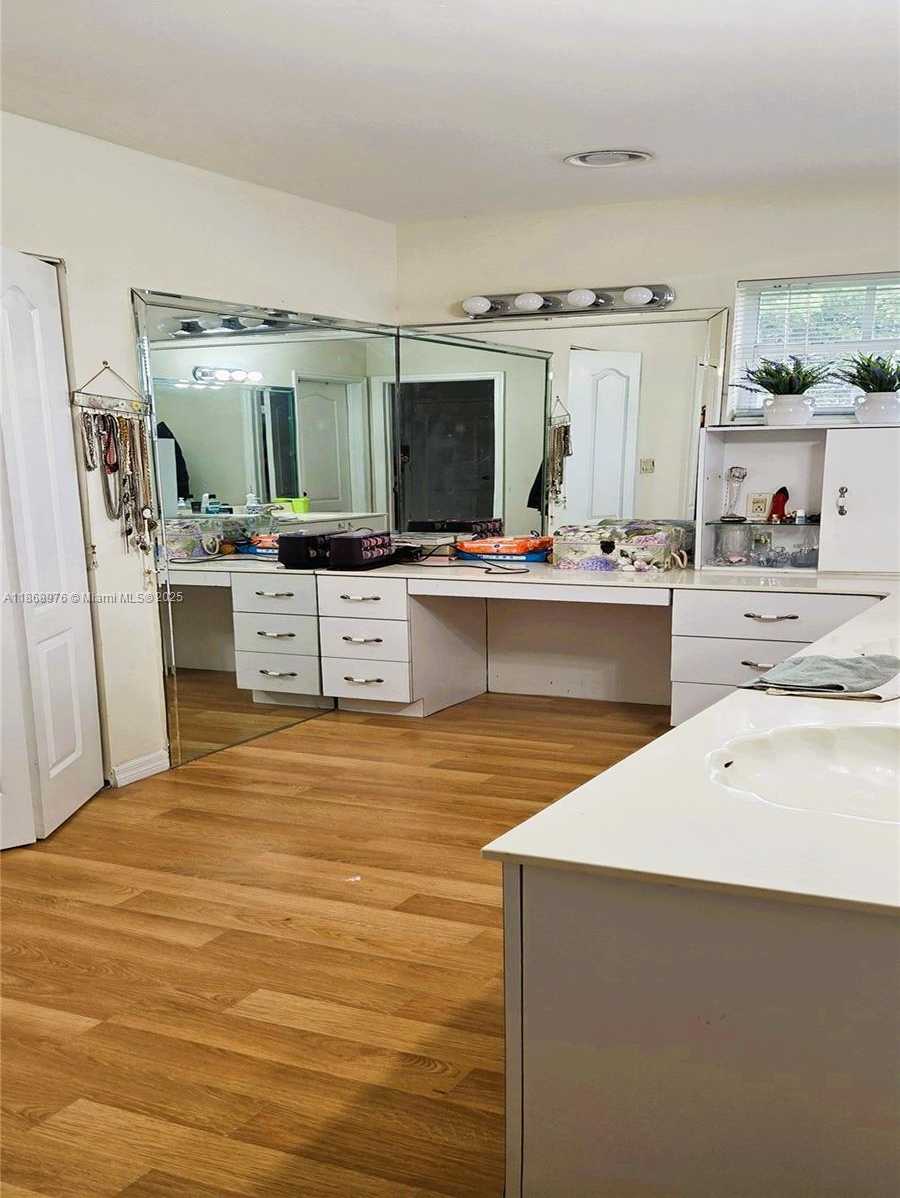 Small Image of 15591 SOUTH WEST 45TH TER, Miami Number 40