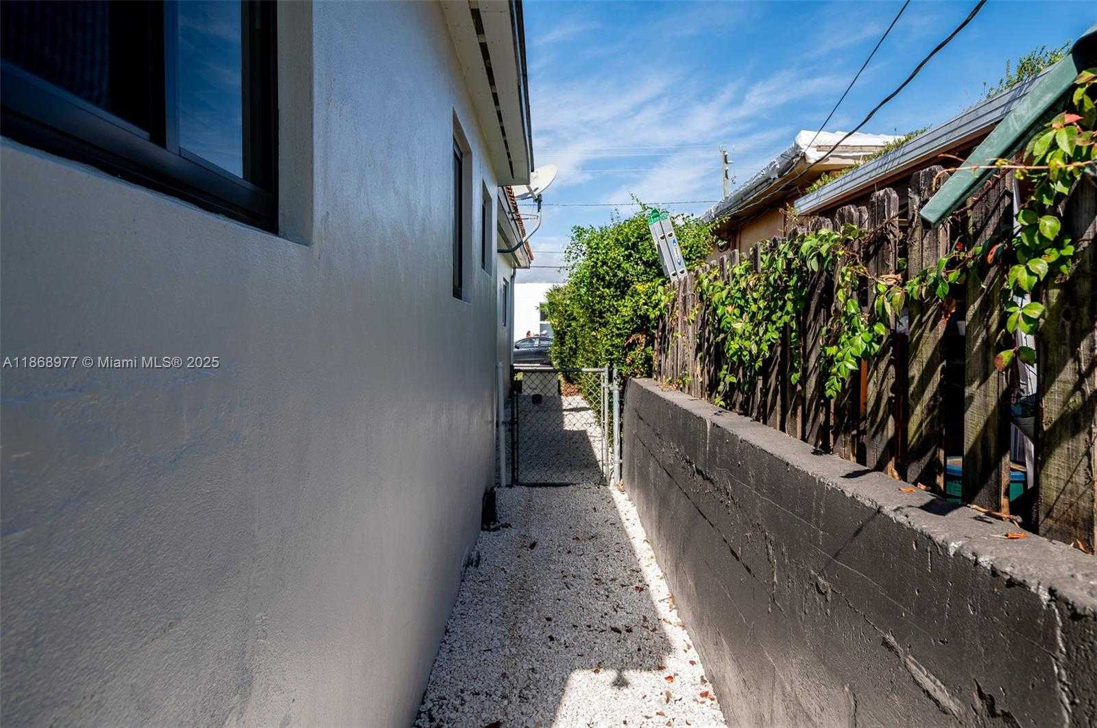 Small Image of 2340 SOUTH WEST 16TH ST, Miami Number 32