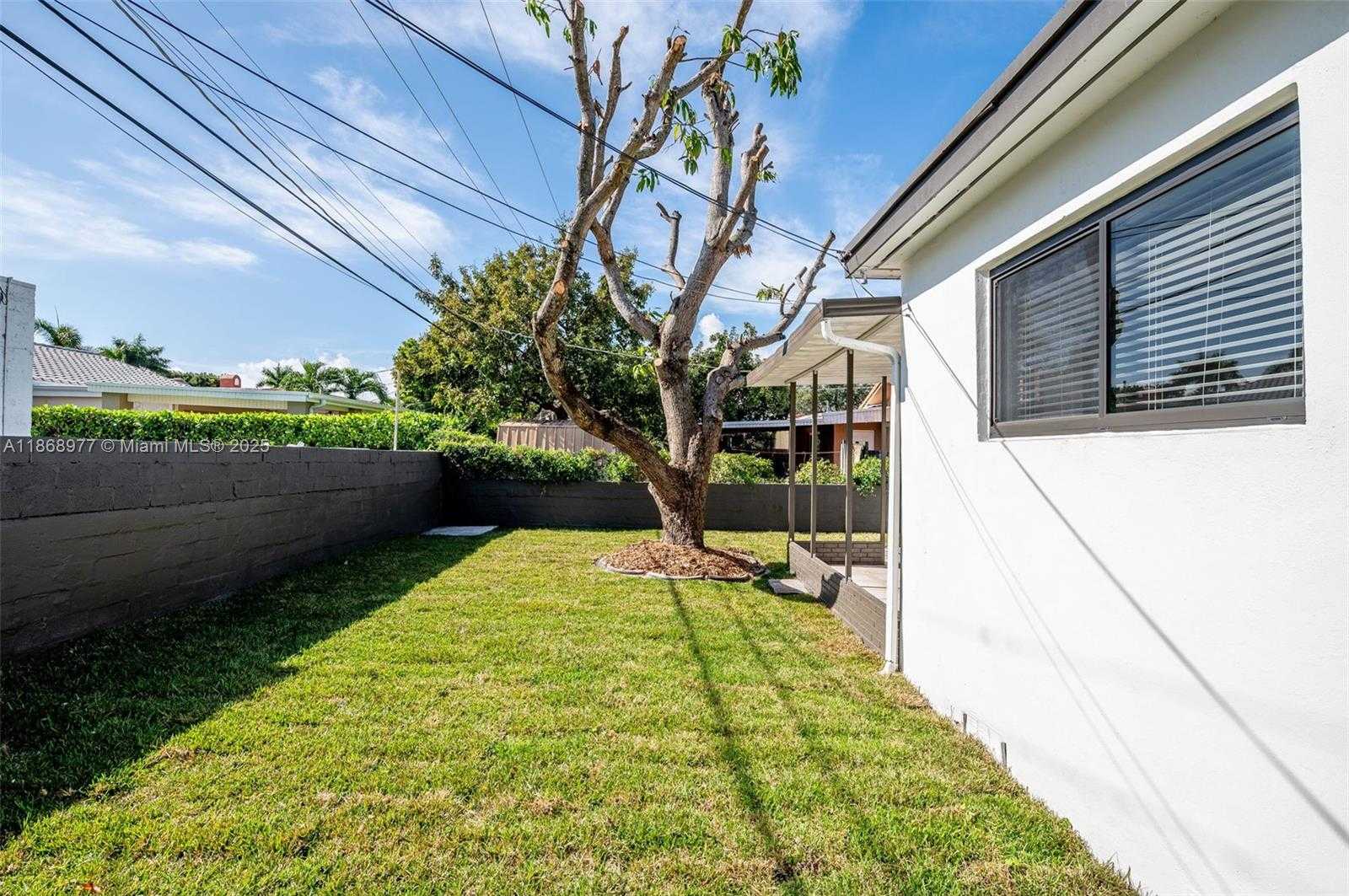Small Image of 2340 SOUTH WEST 16TH ST, Miami Number 34