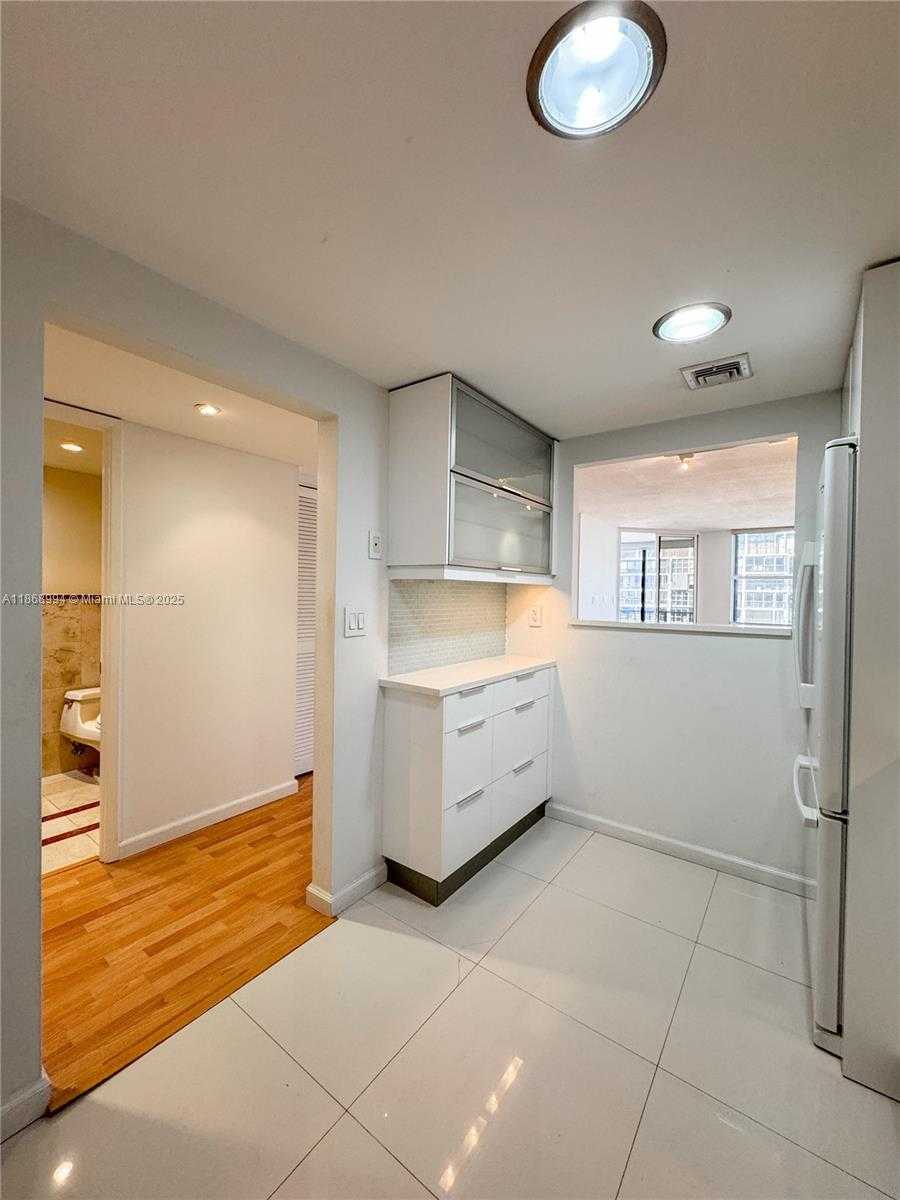 Small Image of 1901 BRICKELL AVE #B1405, Miami Number 10