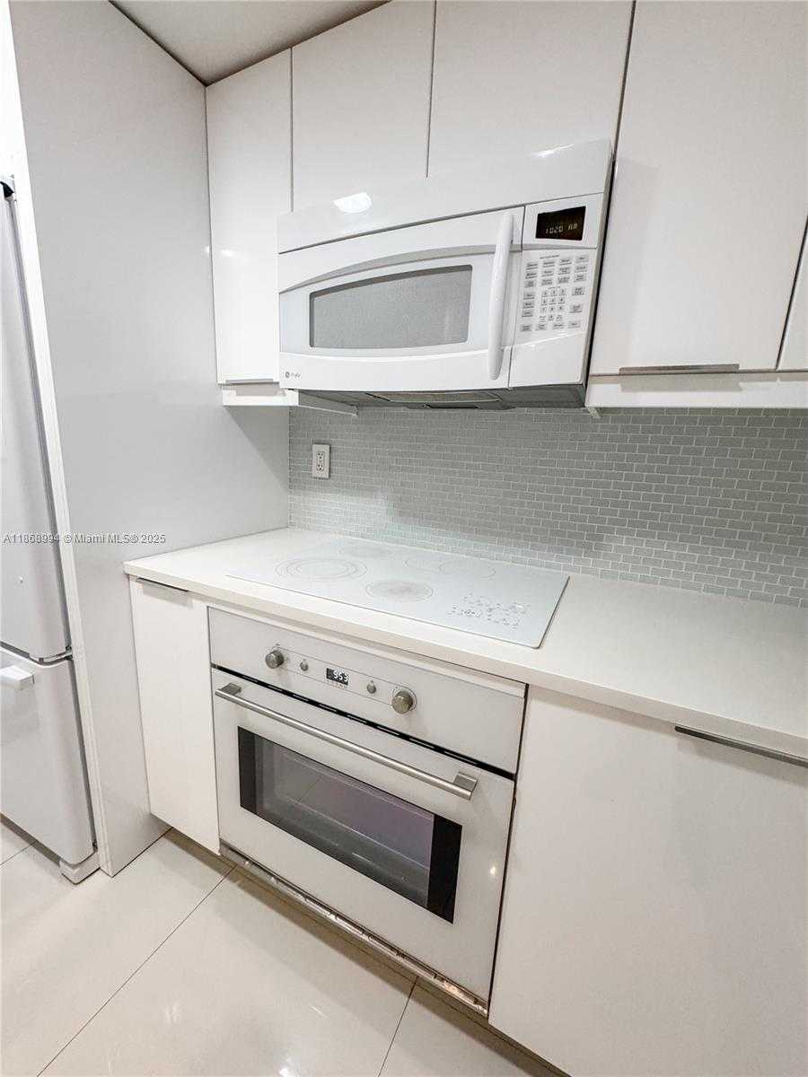 Small Image of 1901 BRICKELL AVE #B1405, Miami Number 13