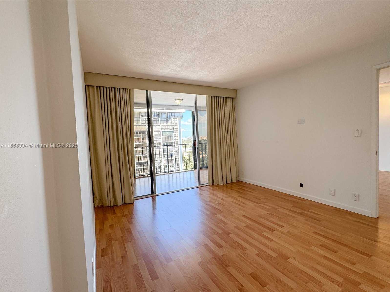 Small Image of 1901 BRICKELL AVE #B1405, Miami Number 15