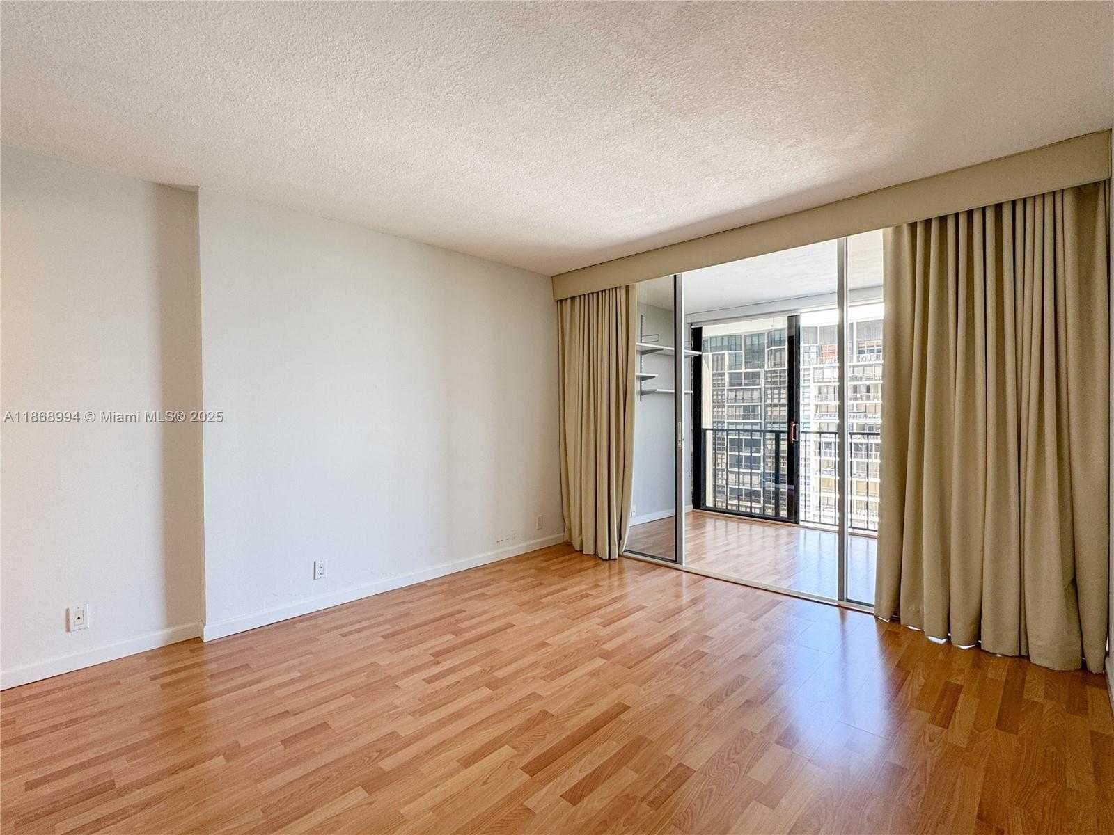 Small Image of 1901 BRICKELL AVE #B1405, Miami Number 17