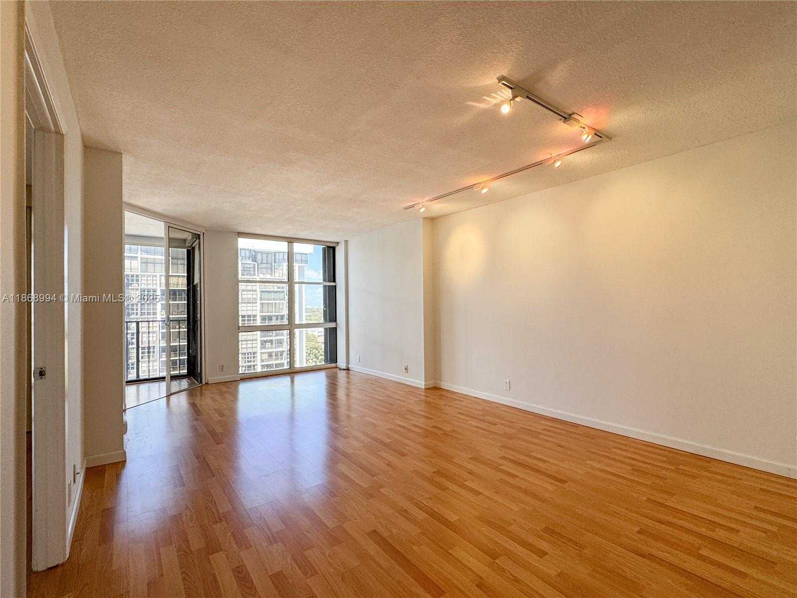Small Image of 1901 BRICKELL AVE #B1405, Miami Number 2