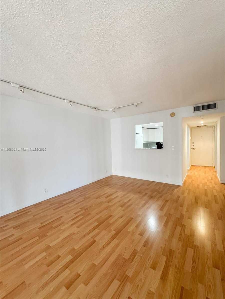 Small Image of 1901 BRICKELL AVE #B1405, Miami Number 4