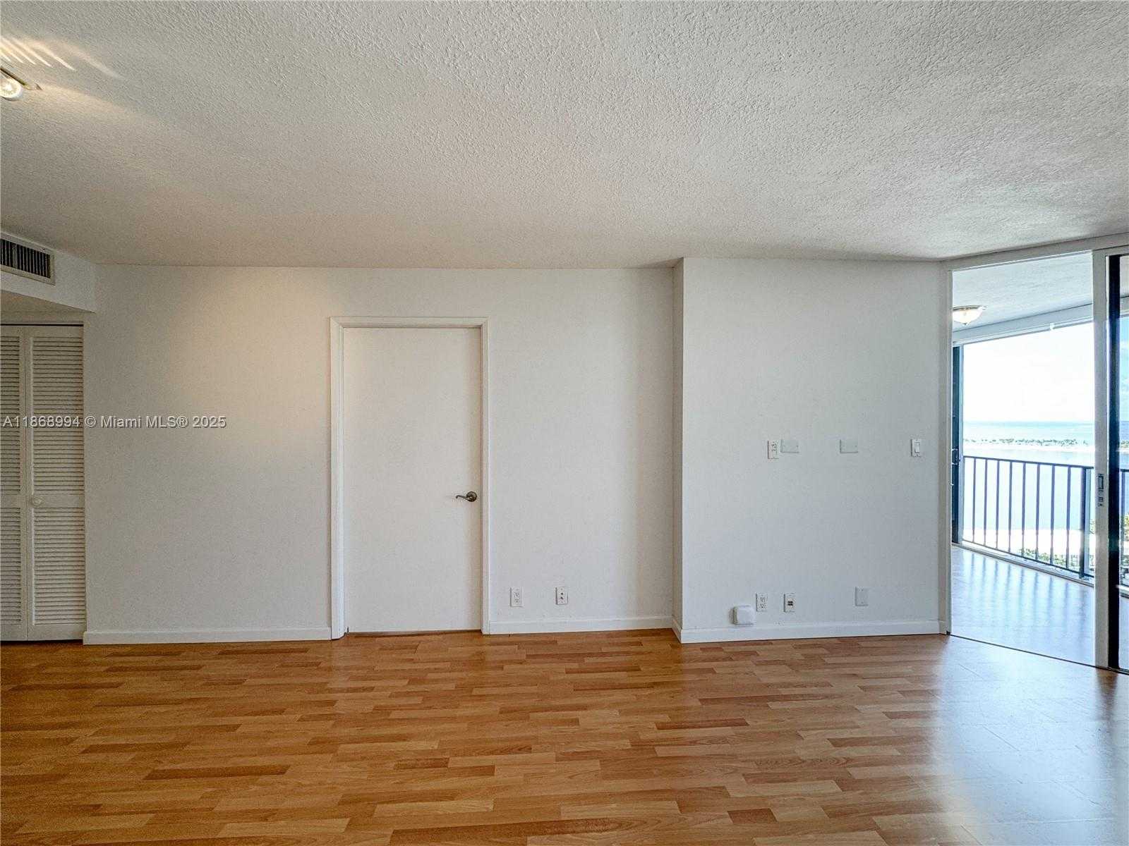 Small Image of 1901 BRICKELL AVE #B1405, Miami Number 5