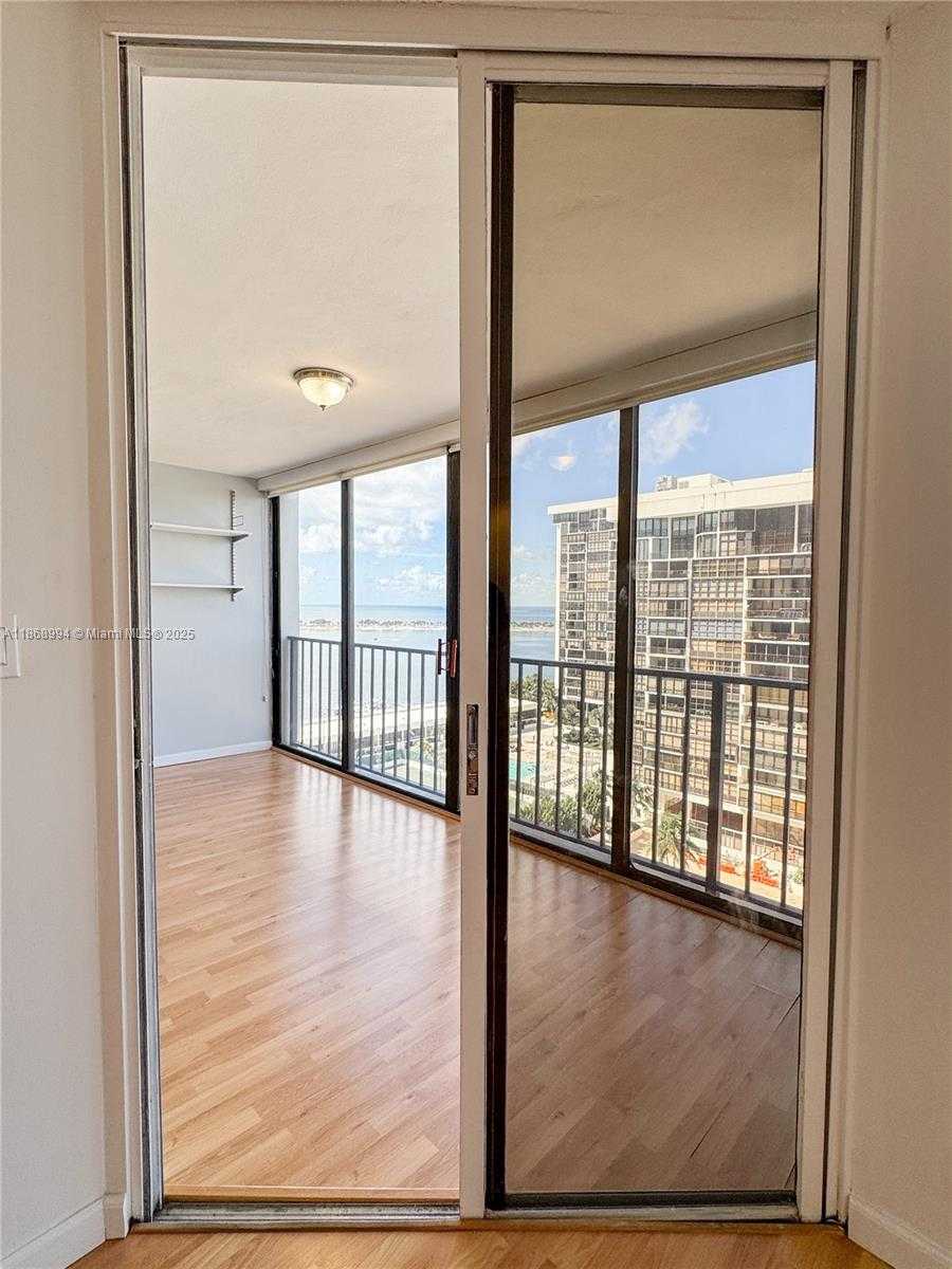 Small Image of 1901 BRICKELL AVE #B1405, Miami Number 7
