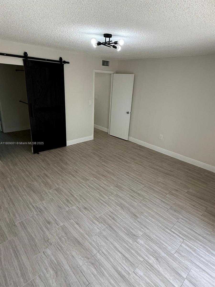 Small Image of 9375 FONTAINEBLEAU BLVD #L418, Miami Number 10