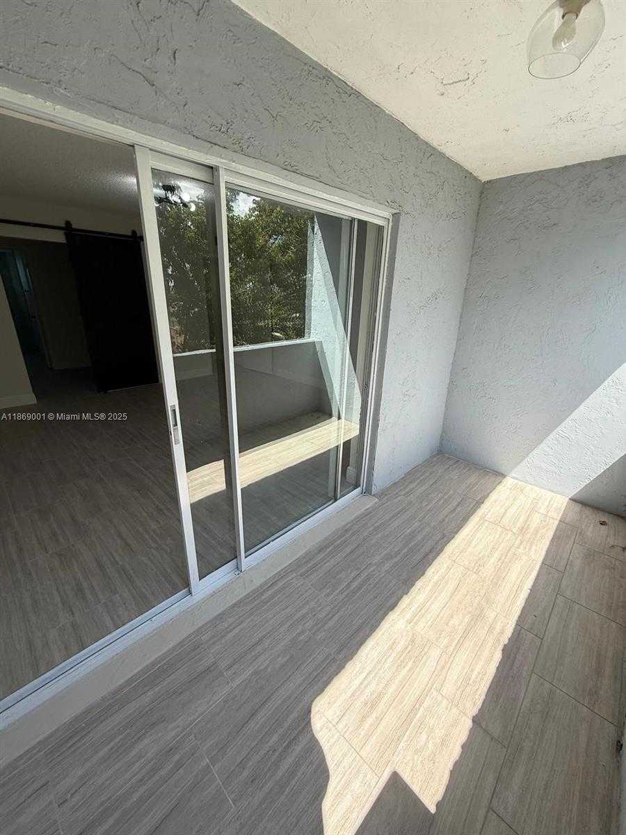 Small Image of 9375 FONTAINEBLEAU BLVD #L418, Miami Number 12