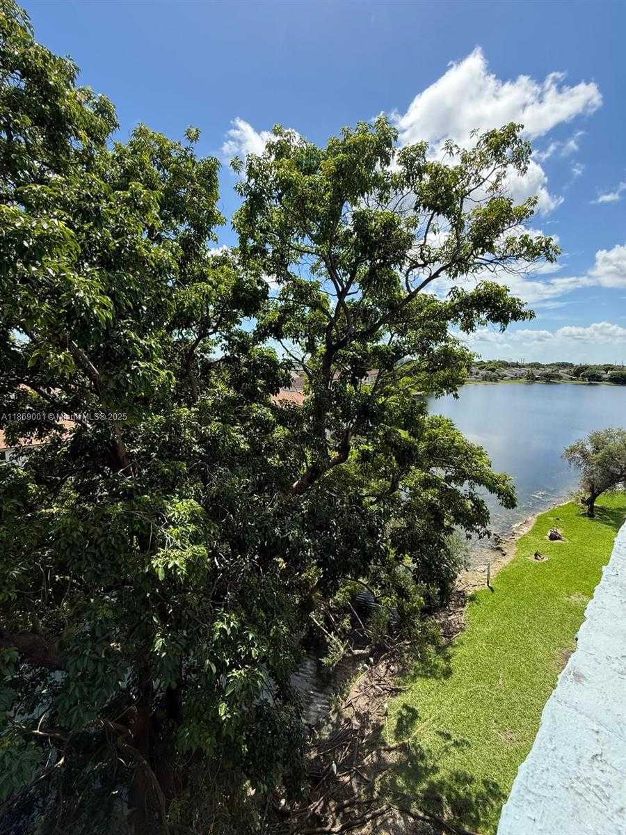 Small Image of 9375 FONTAINEBLEAU BLVD #L418, Miami Number 13