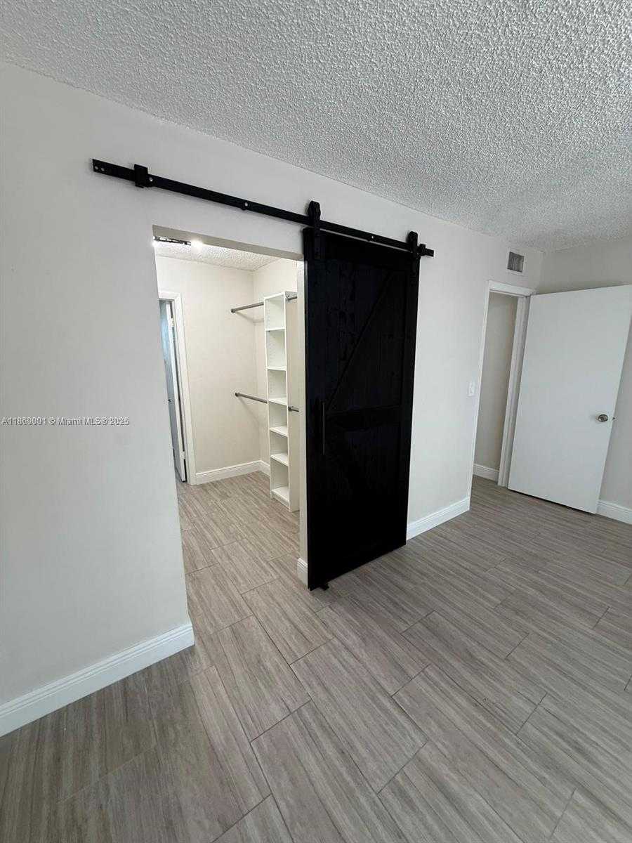 Small Image of 9375 FONTAINEBLEAU BLVD #L418, Miami Number 14