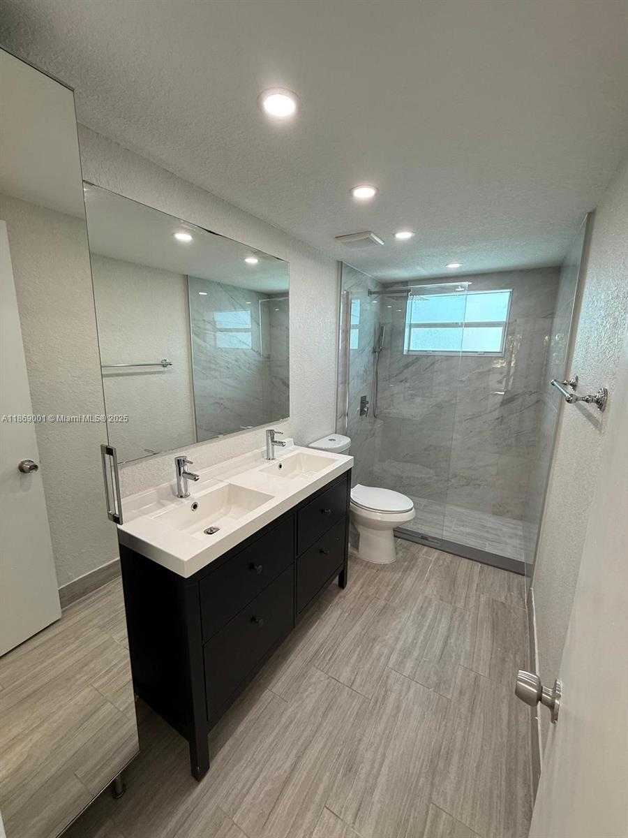 Small Image of 9375 FONTAINEBLEAU BLVD #L418, Miami Number 17