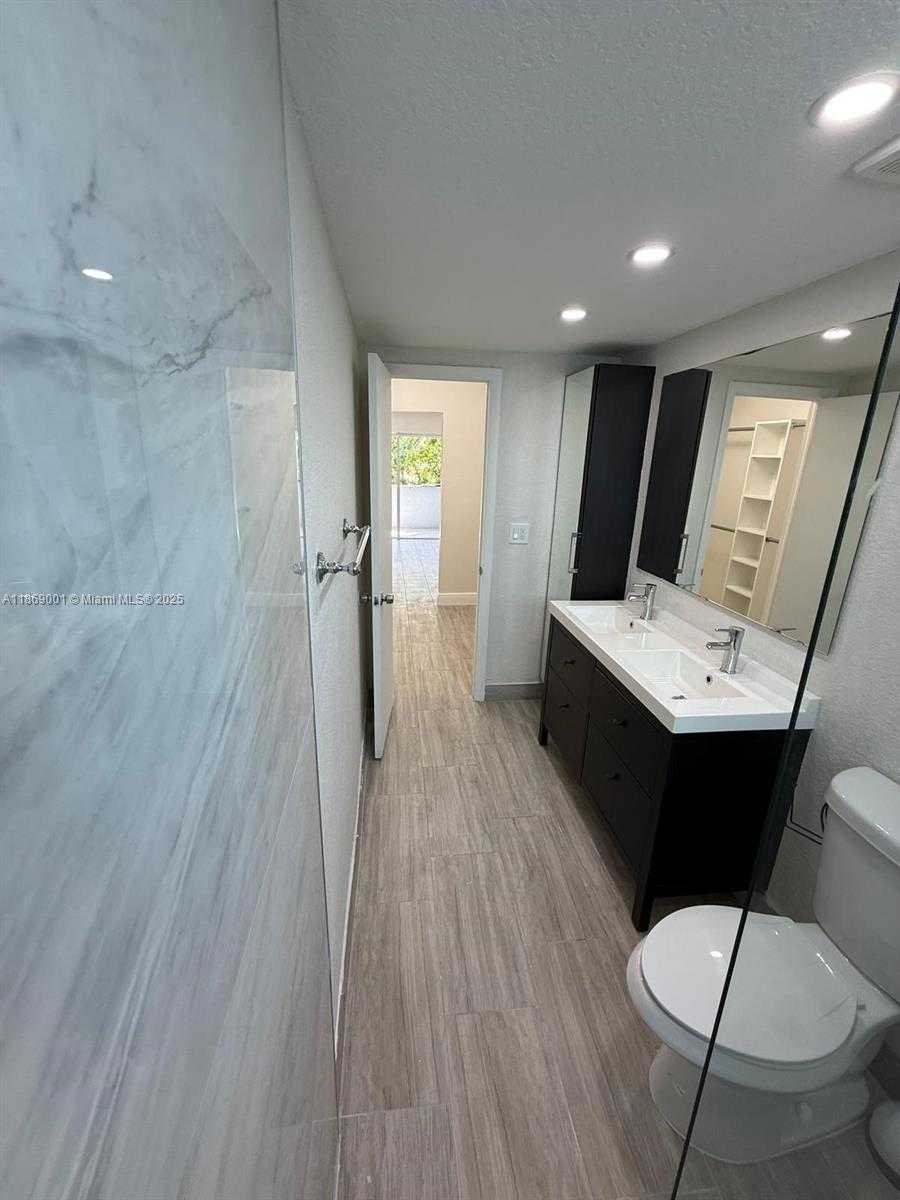 Small Image of 9375 FONTAINEBLEAU BLVD #L418, Miami Number 18