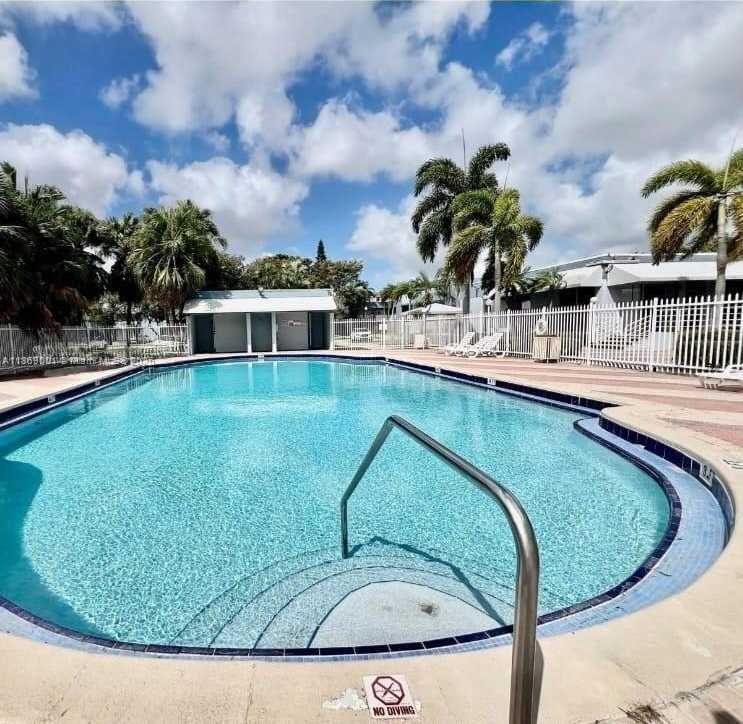 Small Image of 9375 FONTAINEBLEAU BLVD #L418, Miami Number 22
