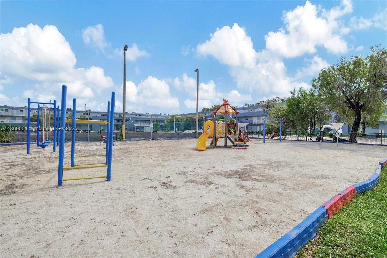 Small Image of 9375 FONTAINEBLEAU BLVD #L418, Miami Number 23