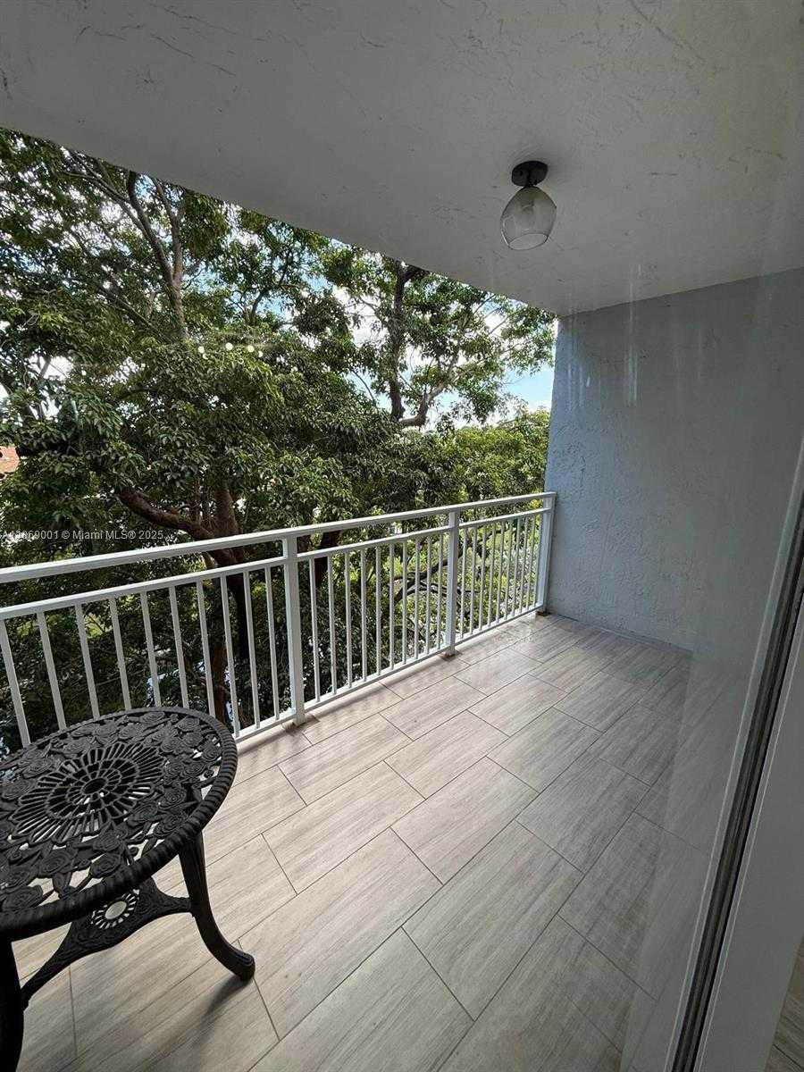 Small Image of 9375 FONTAINEBLEAU BLVD #L418, Miami Number 3