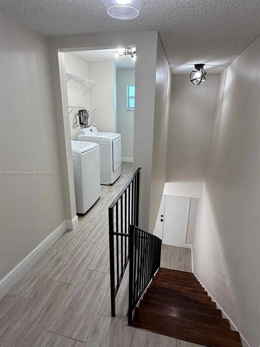 Small Image of 9375 FONTAINEBLEAU BLVD #L418, Miami Number 6