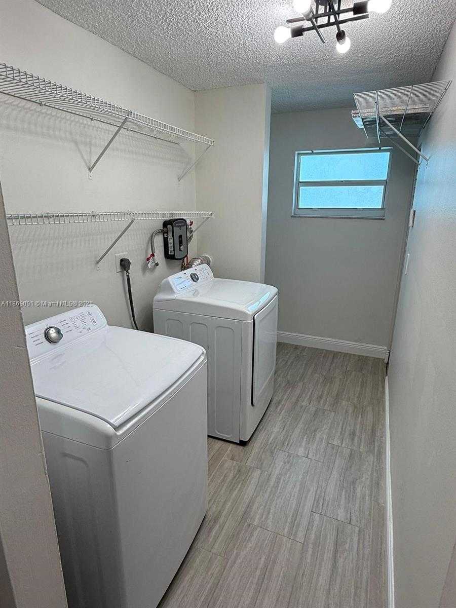 Small Image of 9375 FONTAINEBLEAU BLVD #L418, Miami Number 7