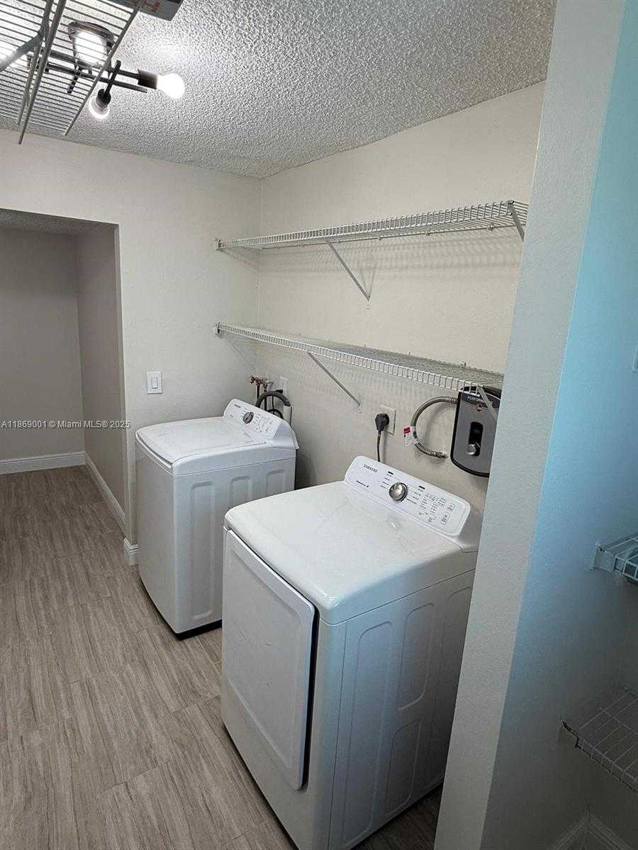 Small Image of 9375 FONTAINEBLEAU BLVD #L418, Miami Number 8