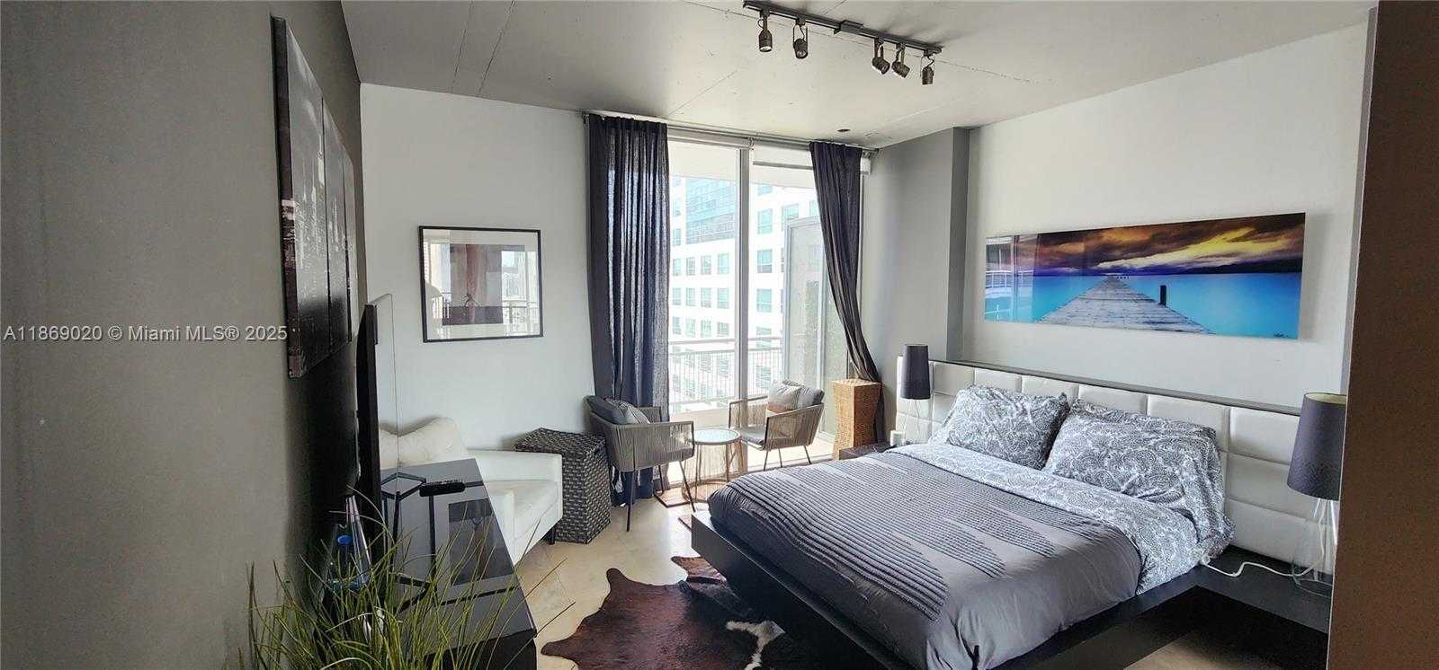 Small Image of 690 SOUTH WEST 1ST CT #2315, Miami Number 17
